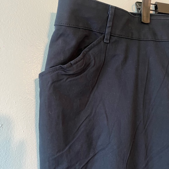 NWT Navy blue Cropped Pants‎ Relaxed Fit Straight Leg  size 28w. PETITE - Picture 3 of 6